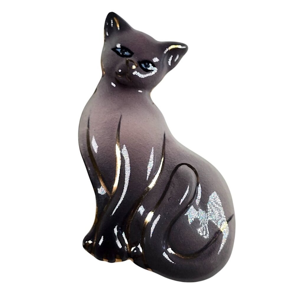 Vintage Siamese Cat Brooch Pin Blue Eyes Hand Painted Kitty Kitten Animal Resin - Picture 1 of 4